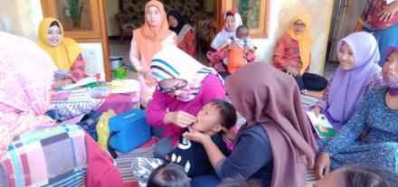 PEKAN VITAMIN A DUSUN KRAJAN II DESA SELOK AWAR - AWAR